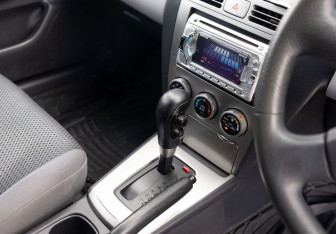 Подержанный автомобиль Nissan Wingroad 2002 года (14 фото)