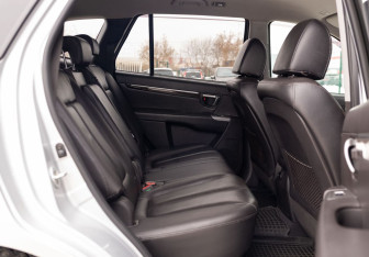 Подержанный автомобиль Hyundai Santa Fe 2011 года (22 фото)
