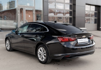 Подержанный автомобиль Chevrolet Malibu Sedan 2018 года (7 фото)