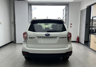 Подержанный автомобиль Subaru Forester Suv 2017 года (5 фото)
