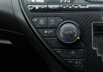 Подержанный автомобиль Toyota ISis 2013 года (16 фото)