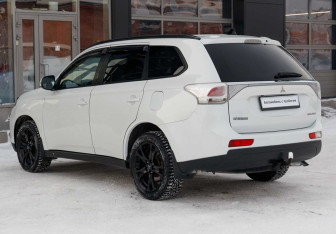 Подержанный автомобиль Mitsubishi Outlander 2013 года (7 фото)