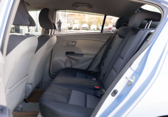 Подержанный автомобиль Honda Insight Hatchback 2009 года (20 фото)