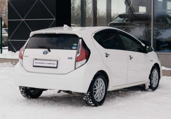 Подержанный автомобиль Toyota Aqua 2016 года (5 фото)