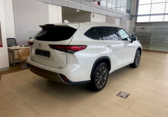 Новый Toyota Highlander 2024 (4 фото)