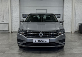 Подержанный автомобиль Volkswagen Jetta Sedan 2020 года (3 фото)
