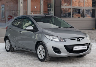 Подержанный автомобиль Mazda Demio 2014 года (3 фото)