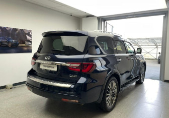 Подержанный автомобиль Infiniti QX80 2021 года (5 фото)