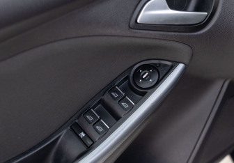 Подержанный автомобиль Ford Focus Hatchback 2011 года (19 фото)