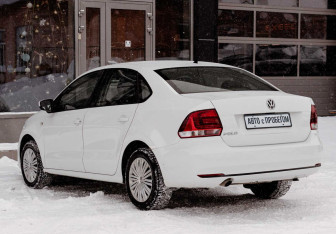 Подержанный автомобиль Volkswagen Polo Sedan 2015 года (7 фото)