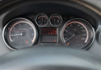 Подержанный автомобиль Peugeot 408 2013 года (12 фото)