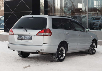 Подержанный автомобиль Nissan Wingroad 2000 года (5 фото)