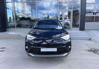 Подержанный автомобиль Toyota RAV4 2017 года (4 фото)