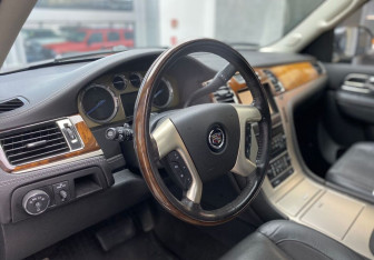 Подержанный автомобиль Cadillac Escalade Suv 2012 года (8 фото)