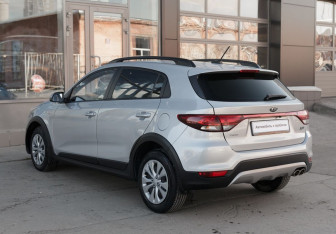 Подержанный автомобиль Kia Rio Hatchback 2018 года (7 фото)