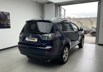 Подержанный автомобиль Mitsubishi Outlander 2008 года (4 фото)