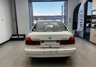 Подержанный автомобиль Toyota Sprinter Sedan 1998 года (6 фото)