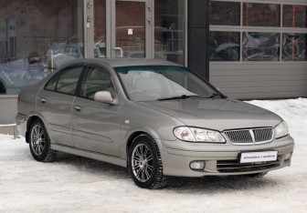 Подержанный автомобиль Nissan Bluebird Sylphy 2002 года (3 фото)