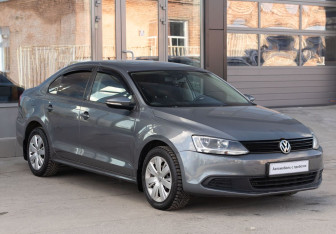 Подержанный автомобиль Volkswagen Jetta Sedan 2013 года (3 фото)