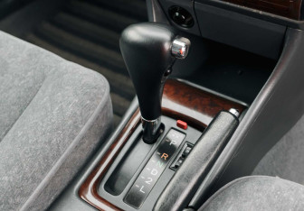 Подержанный автомобиль Toyota Carina Sedan 2001 года (14 фото)