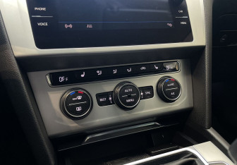 Подержанный автомобиль Volkswagen Passat Wagon 2018 года (15 фото)