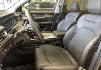 Подержанный автомобиль Exeed VX 2023 года (12 фото)