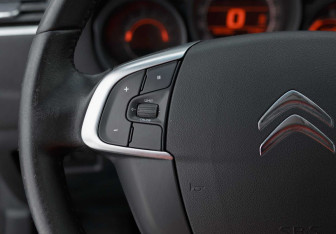 Подержанный автомобиль Citroen C4 Hatchback 2012 года (12 фото)