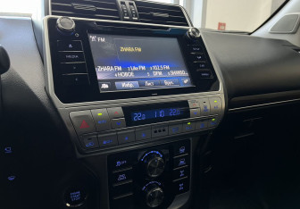 Подержанный автомобиль Toyota Land Cruiser Prado 2019 года (11 фото)