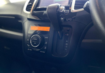 Подержанный автомобиль Suzuki Solio 2013 года (15 фото)