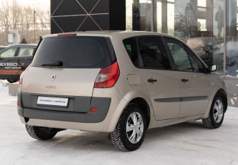 Подержанный автомобиль Renault Scenic 2007 года (5 фото)
