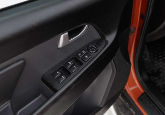 Подержанный автомобиль Kia Sportage 2011 года (16 фото)