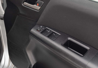 Подержанный автомобиль Honda Freed 2010 года (14 фото)