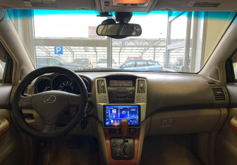 Подержанный автомобиль Lexus RX 2004 года (8 фото)