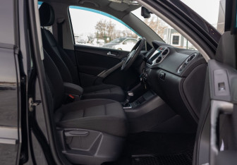 Подержанный автомобиль Volkswagen Tiguan 2009 года (19 фото)
