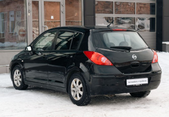 Подержанный автомобиль Nissan Tiida Hatchback 2008 года (7 фото)
