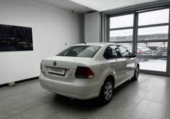 Подержанный автомобиль Volkswagen Polo Sedan 2012 года (4 фото)