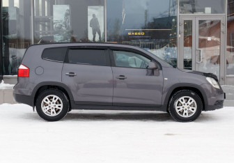 Подержанный автомобиль Chevrolet Orlando 2012 года (4 фото)