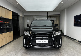 Подержанный автомобиль Lexus LX 2014 года (2 фото)