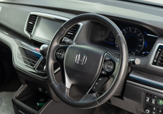 Подержанный автомобиль Honda Odyssey Minivan 2016 года (11 фото)