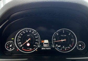 Подержанный автомобиль BMW X5 2016 года (11 фото)