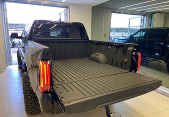 Подержанный автомобиль Toyota Tundra 2022 года (19 фото)