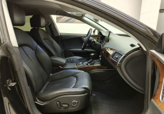Подержанный автомобиль Audi A7 2010 года (19 фото)
