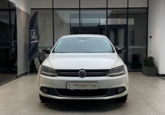 Подержанный автомобиль Volkswagen Jetta Sedan 2013 года (3 фото)