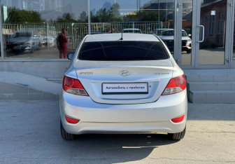 Подержанный автомобиль Hyundai Solaris Sedan 2013 года (6 фото)