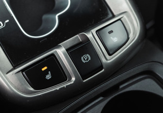 Подержанный автомобиль Chevrolet Captiva 2013 года (17 фото)