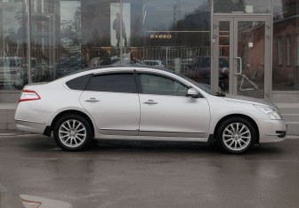 Подержанный автомобиль Nissan Teana 2011 года (4 фото)