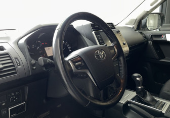 Подержанный автомобиль Toyota Land Cruiser Prado 2021 года (7 фото)