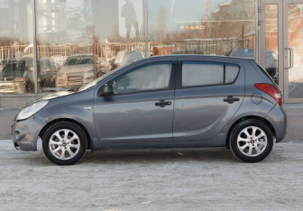 Подержанный автомобиль Hyundai i20 2010 года (8 фото)