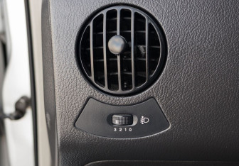 Подержанный автомобиль Chevrolet Aveo Hatchback 2006 года (18 фото)