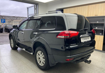 Подержанный автомобиль Mitsubishi Pajero Sport 2014 года (6 фото)